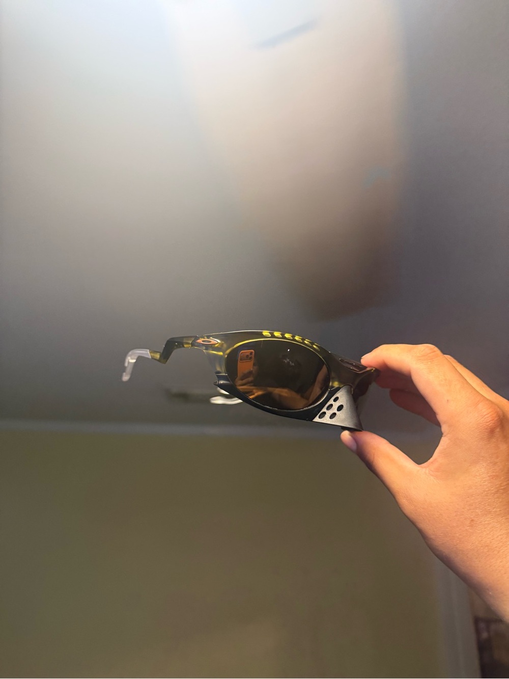 Sporty Black and Yellow Men's Sunglasses Oakley Oakleys
